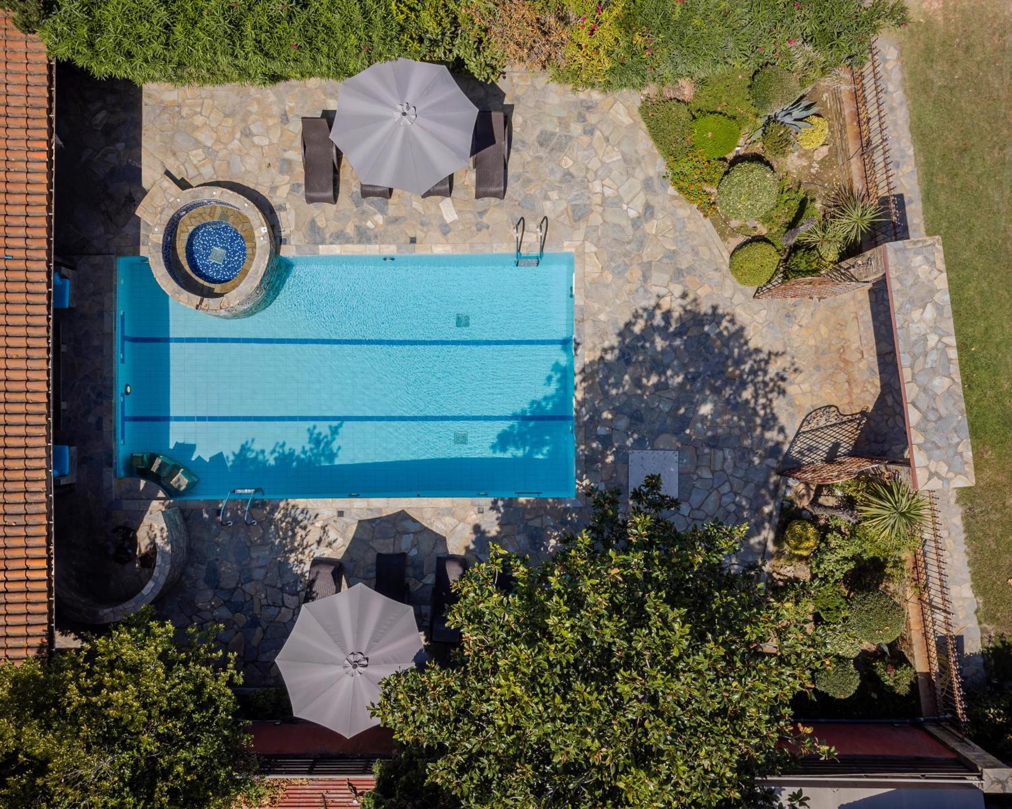Efharis Beachfront Villa プラタモナス エクステリア 写真